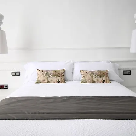 Apartamentos Plaza Constitucion - Larios Malaga Room photo