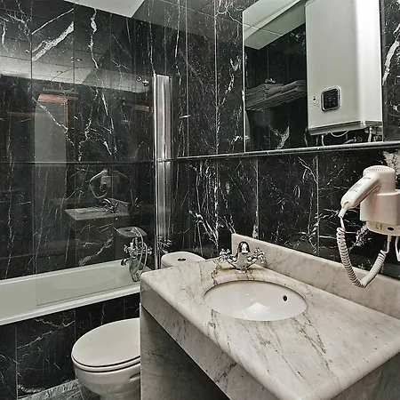 Apartamentos Plaza Constitucion - Larios Malaga Exterior photo