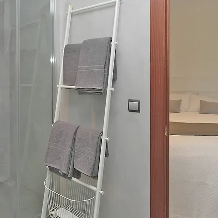 Apartamentos Plaza Constitucion - Larios Malaga Exterior photo